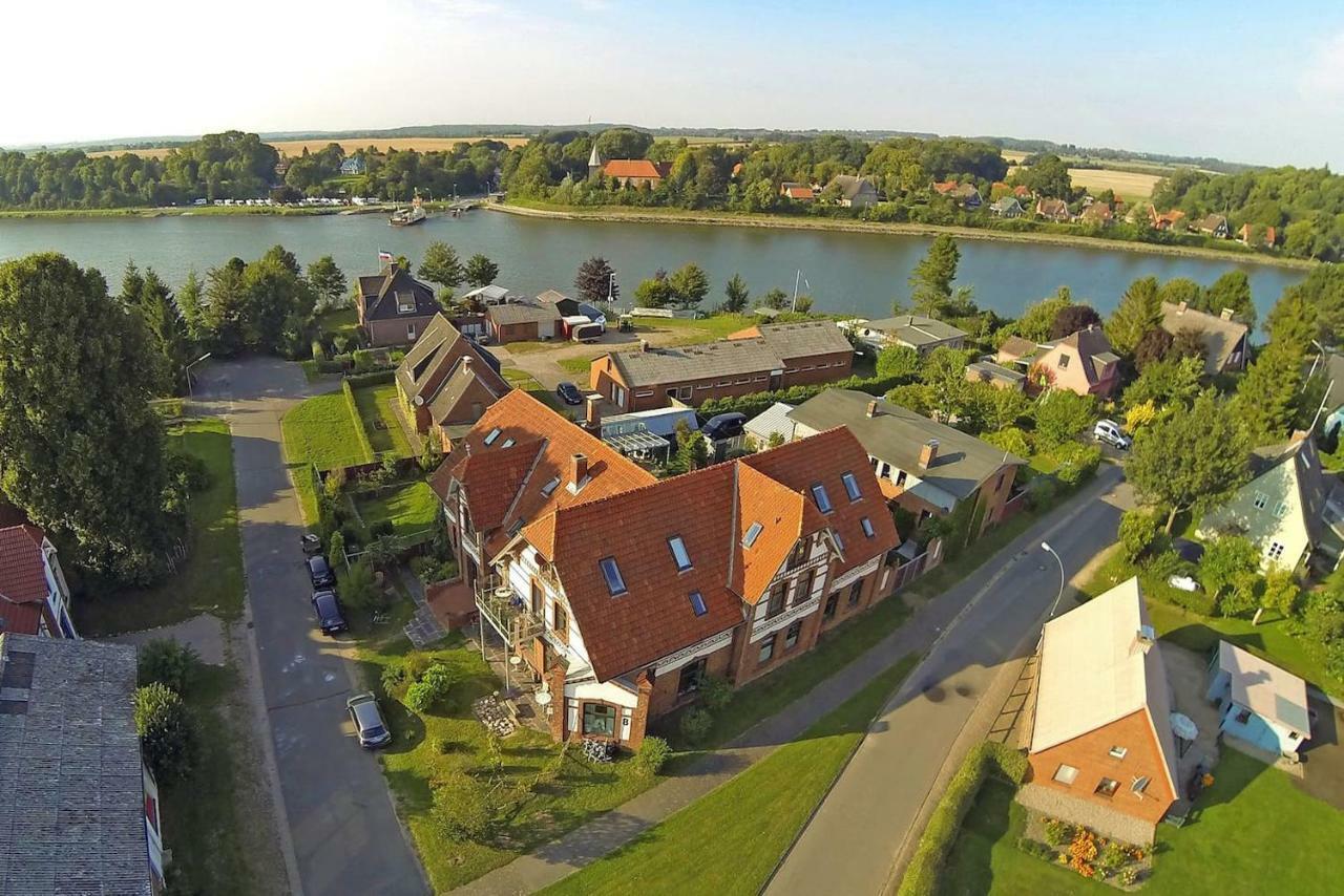 Kanalvilla - Urlaub Am Nord-Ostseekanal - Zwei Ferienwohnungen Im Angebot- Eine Im Dachgeschoss Und Eine Wohnung Mit Garten Sehestedt  Exterior foto